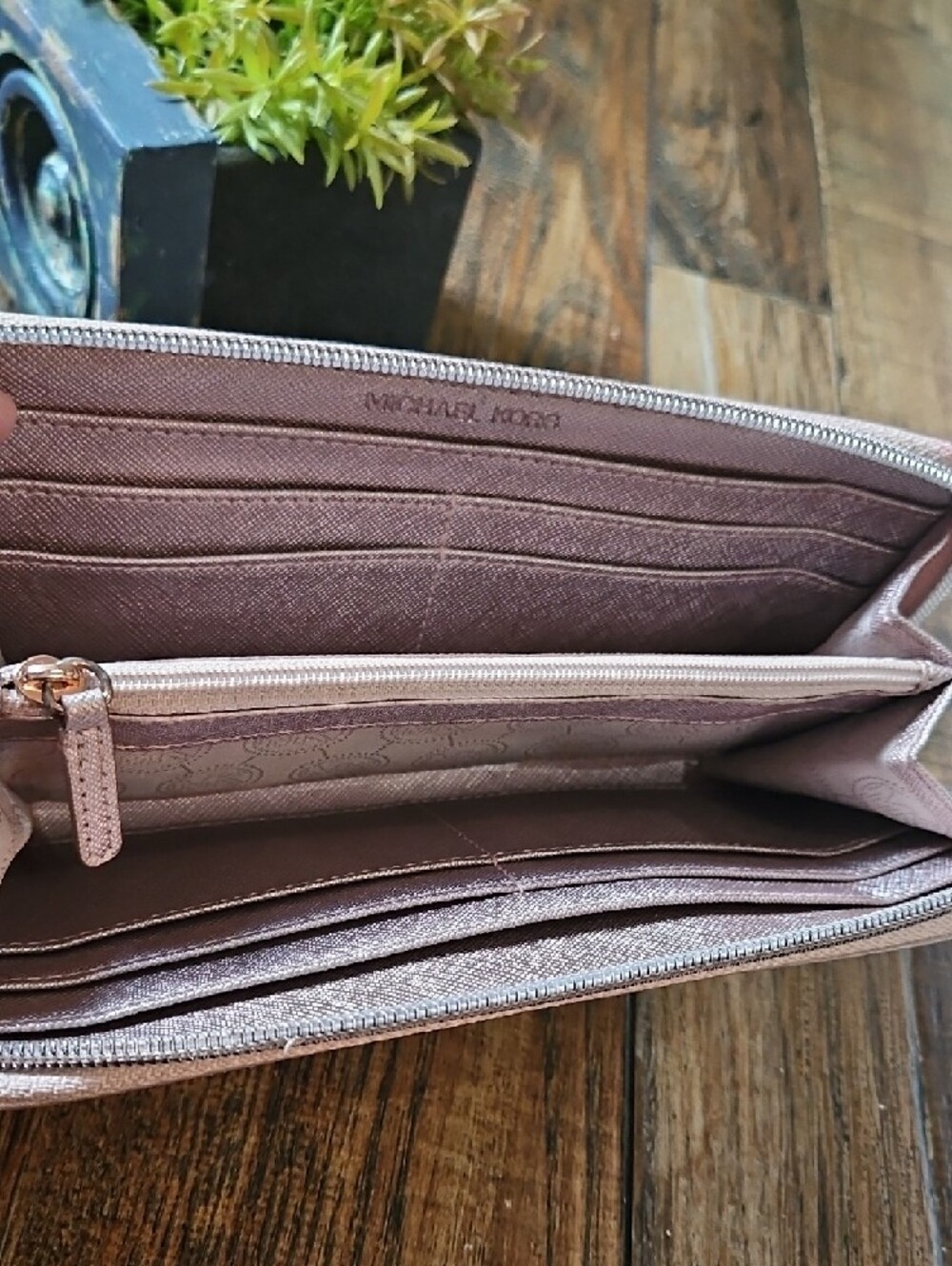 Michael Kors Metallic Rose Gold Logo Zip Wallet - Picture 5 of 11
